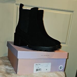 LISA VICKY-Women's Black Suede Ankle Boots Size 10. NIB!